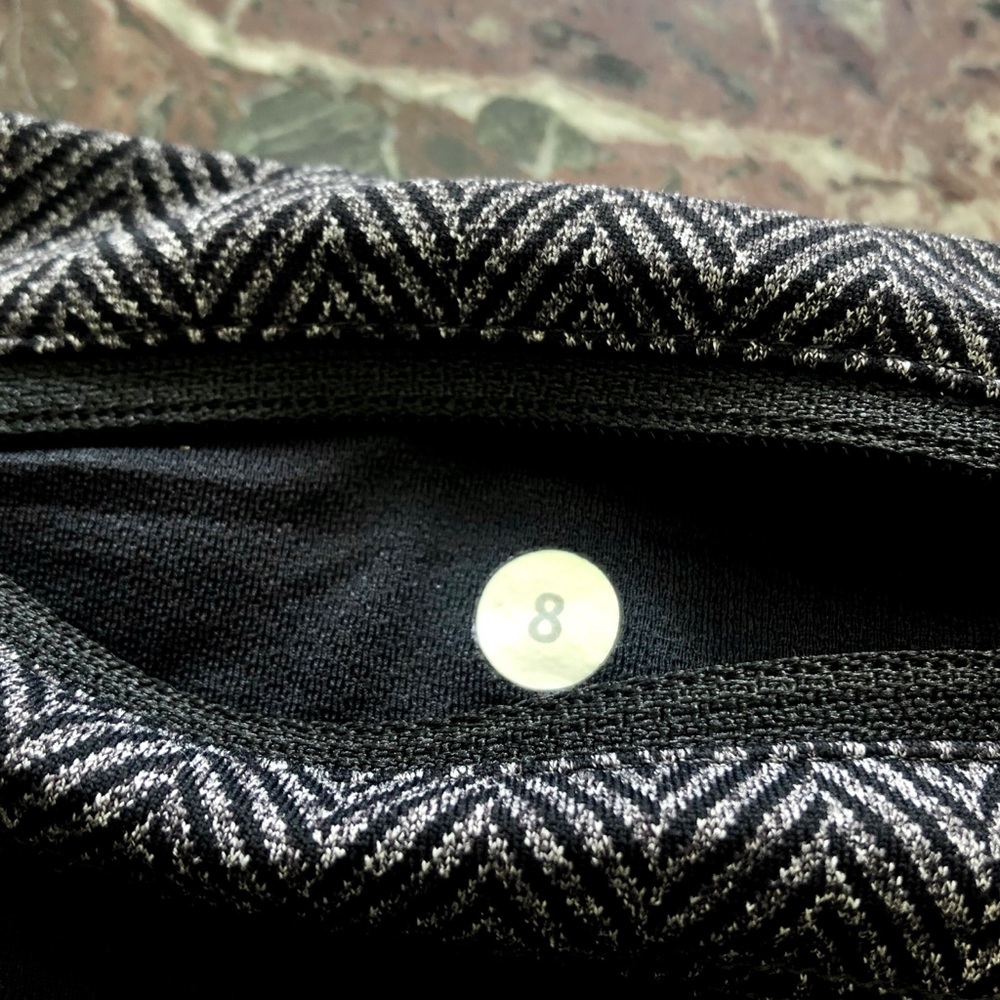 LULULEMON Run Inspire Crop II Luxtreme Leggings in Giant Herringbone Black - Picture 12 of 13
